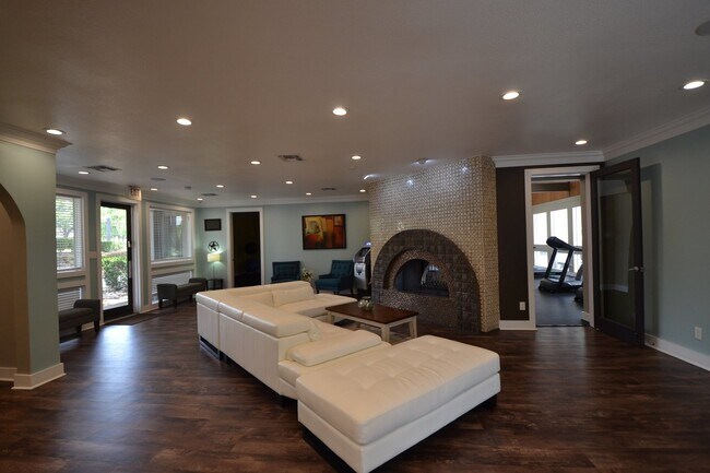 Building Photo - Remodel Condo - Minutes to Downtown Austin