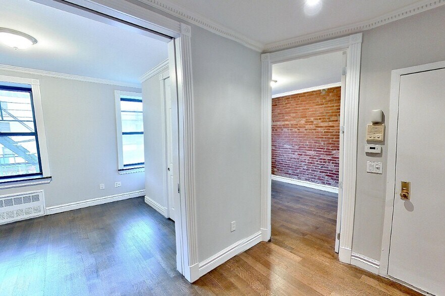 Primary Photo - 939 2nd Ave