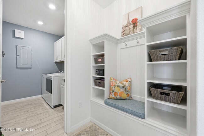 Building Photo - 11130 Town Vw Ct