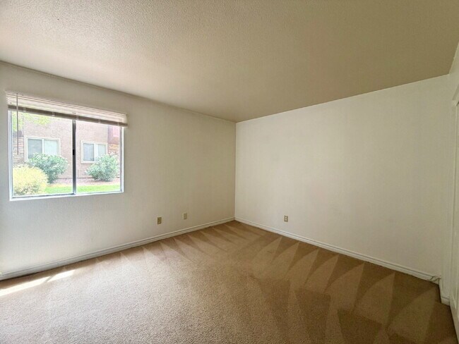 Building Photo - LAS VEGAS GUARD-GATED CONDO FOR RENT | 2 BEDROOM DOWNSTAIRS UNIT | BELLA VITA COMMUNITY