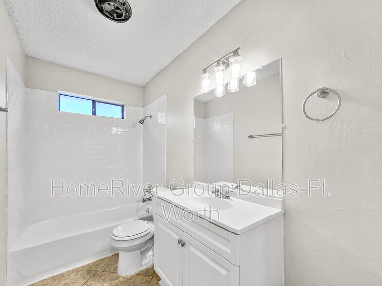 Building Photo - 6636 Valley View Dr