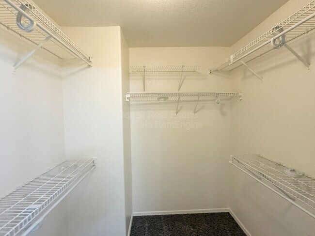 Building Photo - 10306 E Delta Ave