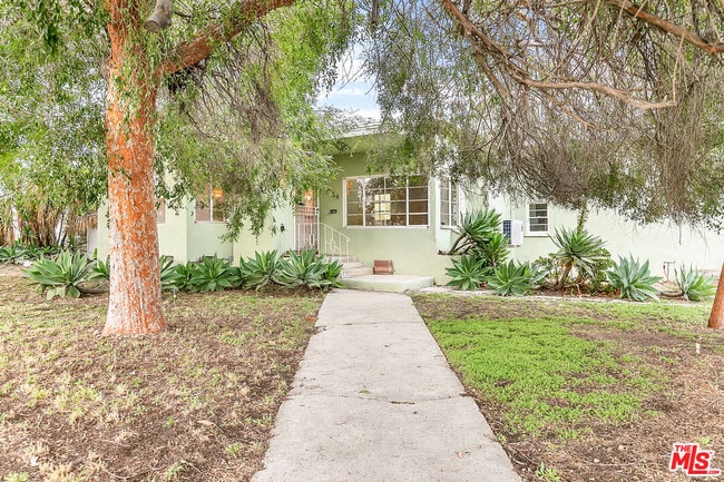 Primary Photo - 7854 Goll Ave