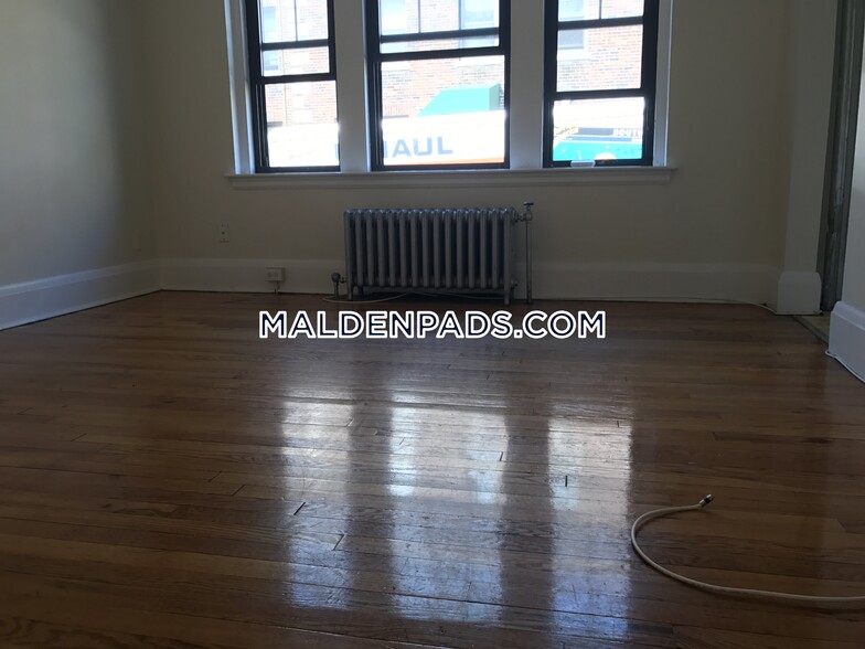 Building Photo - 349 Pleasant St