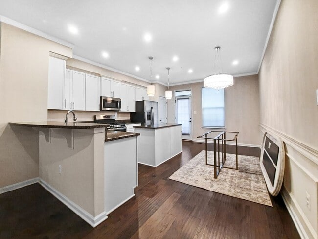 Building Photo - 3BR/3BA TH with Luxury Upgrades + Tesla Ch...