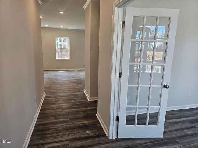 Building Photo - 469 Willard Wds Dr