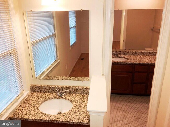 Building Photo - 7109 Captains Cove Ct