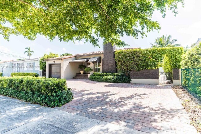 Building Photo - 1921 SW 18th Ave