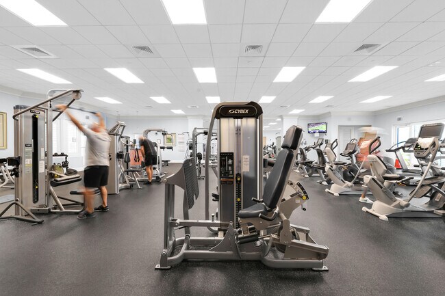 Building Photo - 2650 Lake Shore Dr