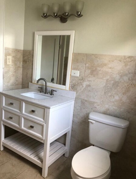 Building Photo - 8153 River Dr