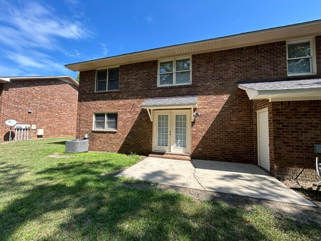 Building Photo - 166 Gertrude Dr