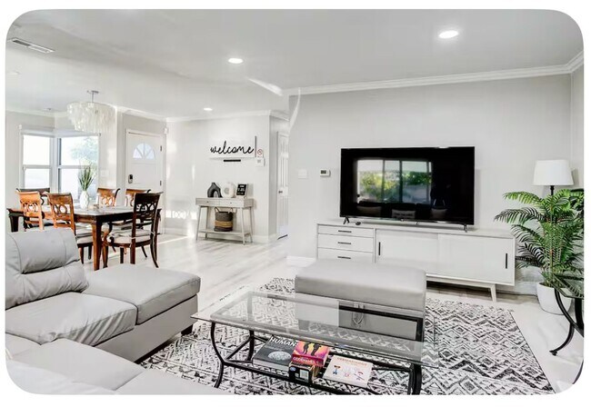 Building Photo - Furnished Home in HB