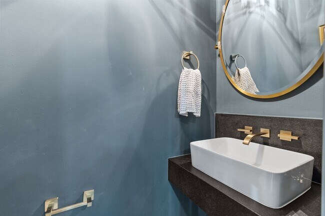 Building Photo - 40 Wellington Ct