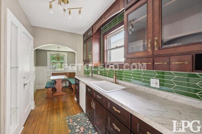 Building Photo - 2029 Berdan Ave