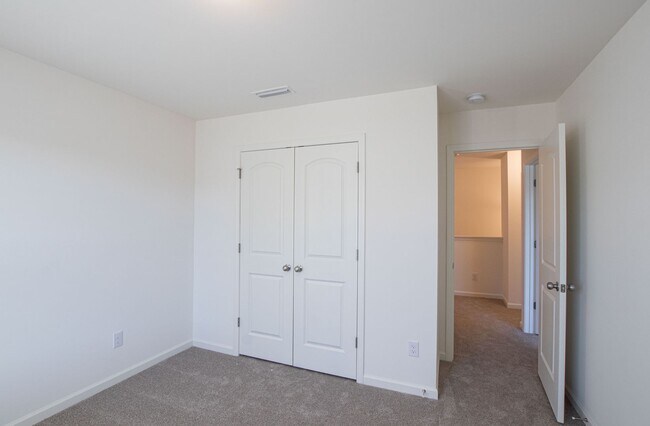 Building Photo - BEAUTIFUL 3BD/2.5BTH Townhome - Belmont - AUGUST 2026 MOVE IN