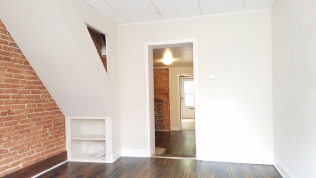 Building Photo - Charming townhouse in downtown Frederick r...