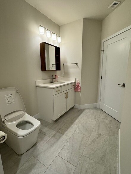 Building Photo - 2000 Clarendon Blvd