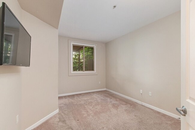 Building Photo - 1 Bedroom centrally located in Little Italy!!