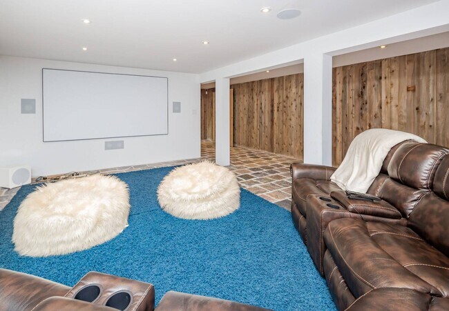 Building Photo - 2 Tims Trail