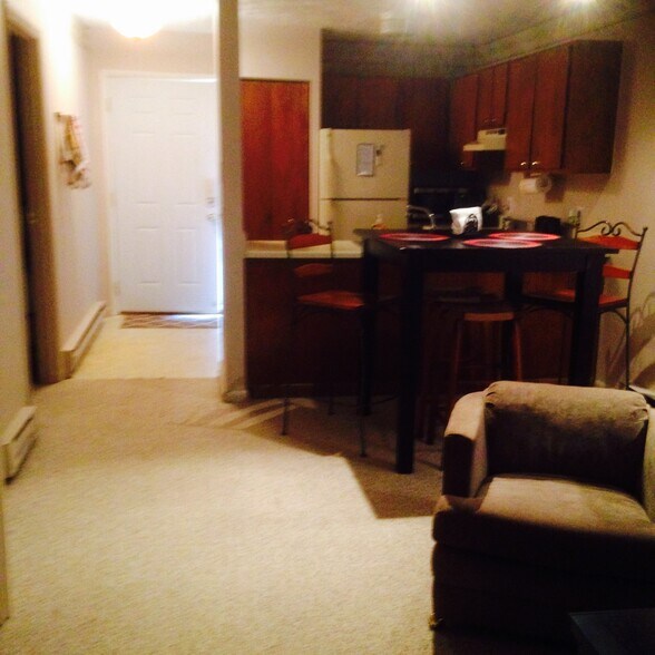 Building Photo - 475 Meadowview Dr