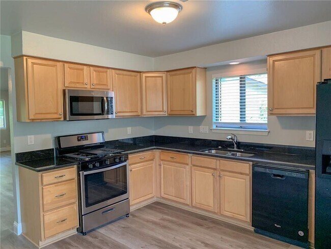 Building Photo - 1604 Holstein Dr