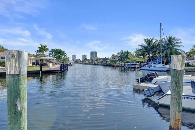 Building Photo - 840 SE 22nd Ave