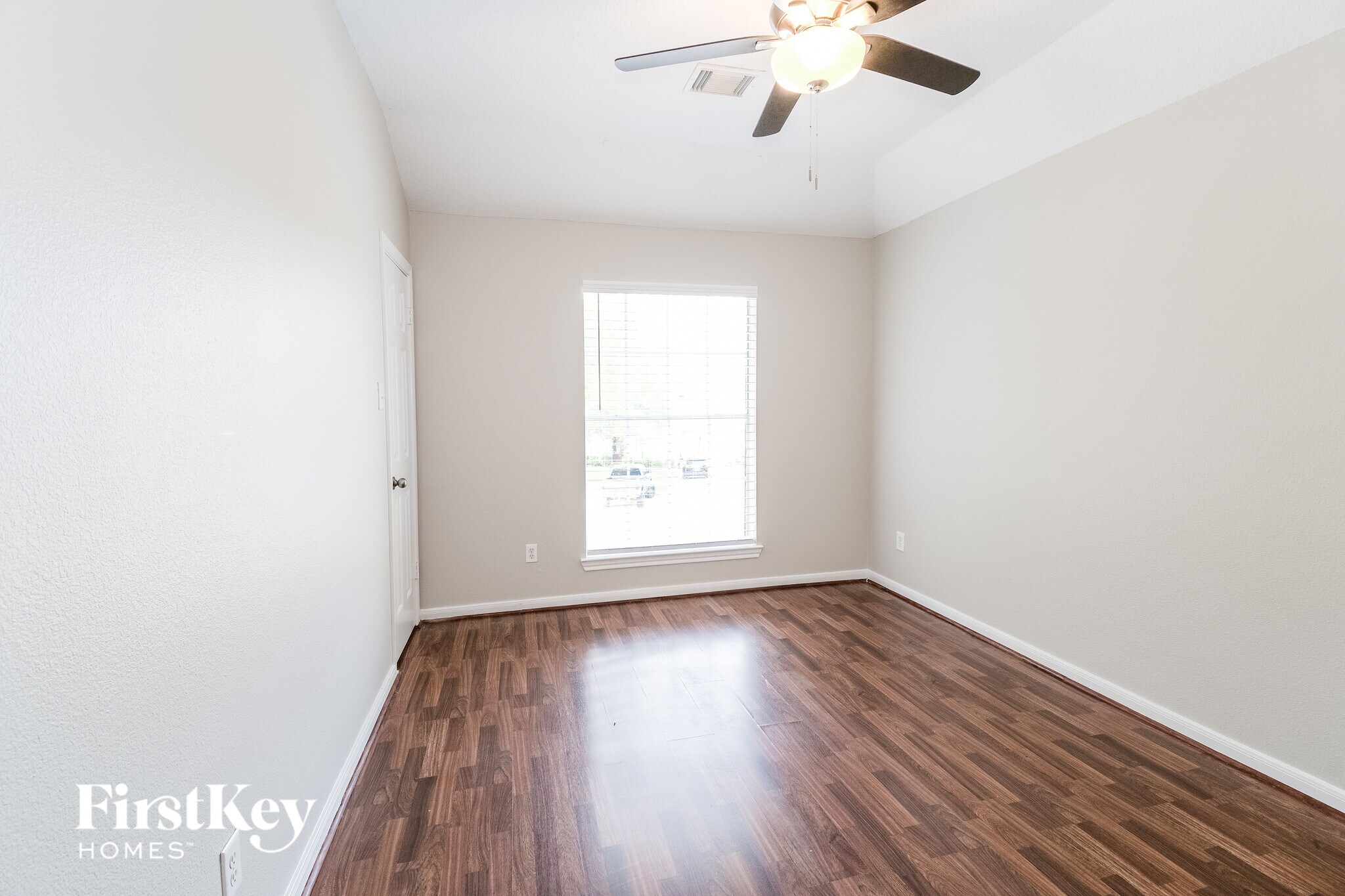 Building Photo - 1816 Oak Lake Cir