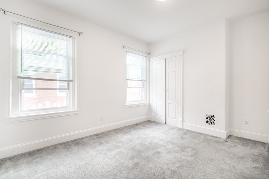 Building Photo - 1316 N Hollywood St