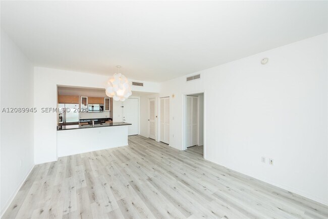 Building Photo - 951 Brickell Ave