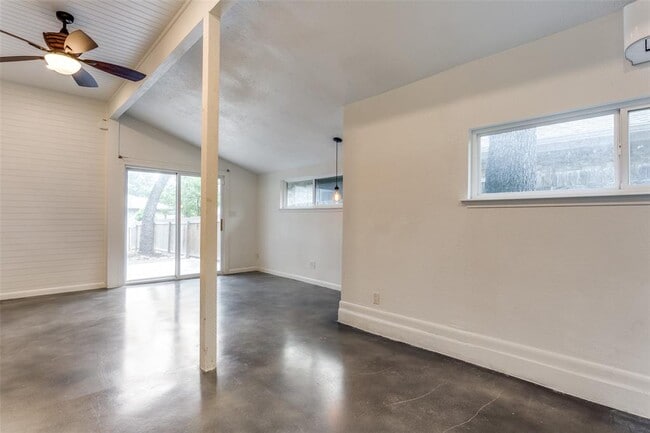 Building Photo - 9203 Knoll Crest Loop