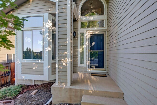 Building Photo - Stunning home on Millstream for rent!