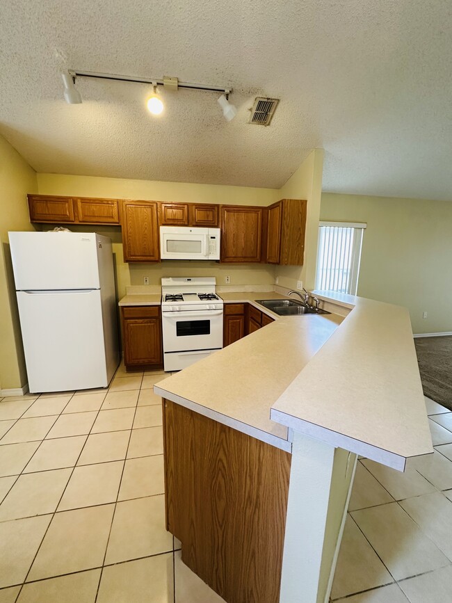 Building Photo - 620 Sonja Cir