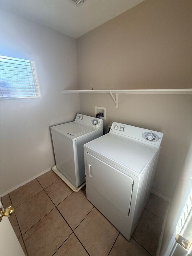 Building Photo - 3 bedroom with loft home in North Las Vegas!