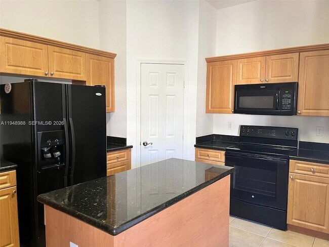 Building Photo - 1932 SE 24th Ct