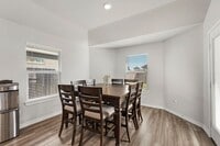 Building Photo - 1033 Verona Dr