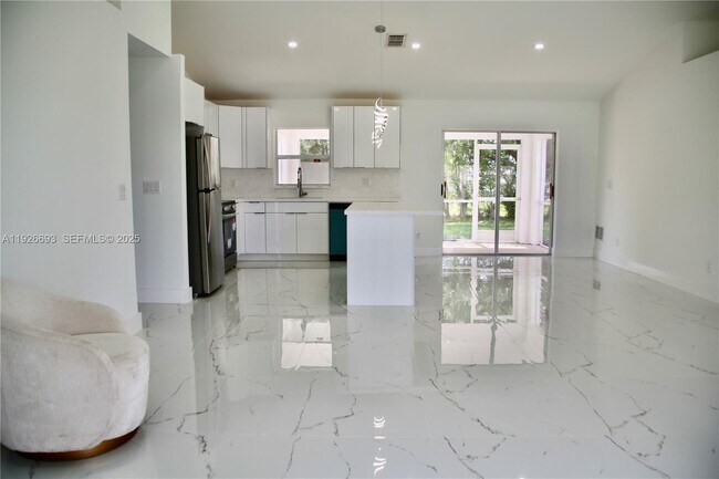 Building Photo - 1716 NE 6th Pl