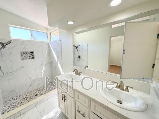 Building Photo - 26716 Kicking Horse Dr