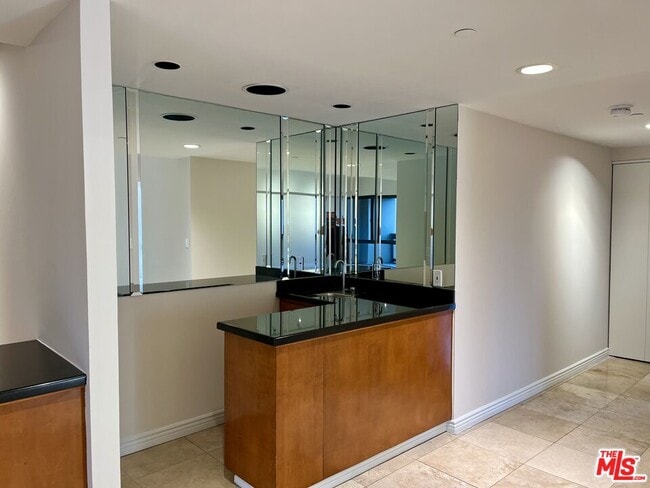 Building Photo - 10445 Wilshire Blvd