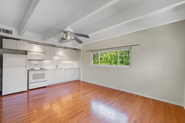 Building Photo - Private 2-Bedroom Fair Oaks Duplex with Gated Driveway & Garage!