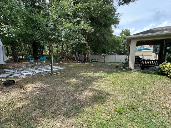 Building Photo - Fenced 4/2 in GATED COMMUNITY OF SORRENTO ...