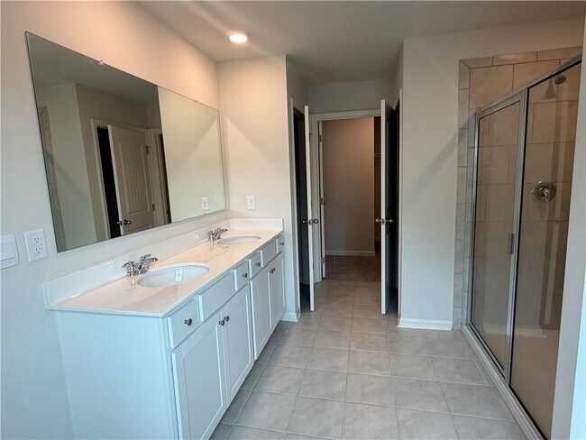 Building Photo - 3101 Greyton Dr
