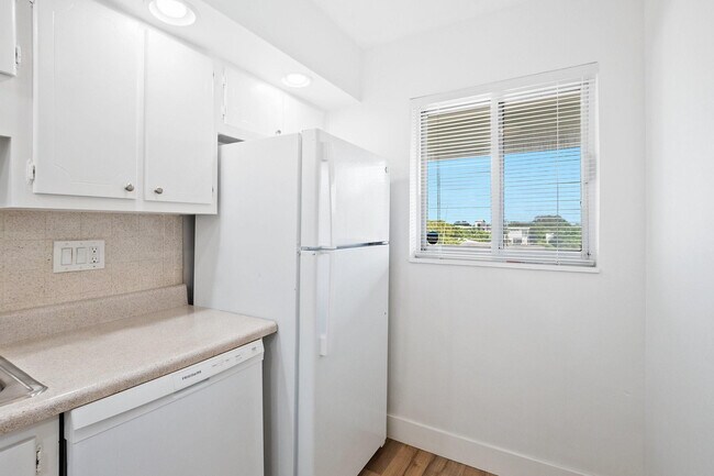 Building Photo - 1201 SE 2nd Ct