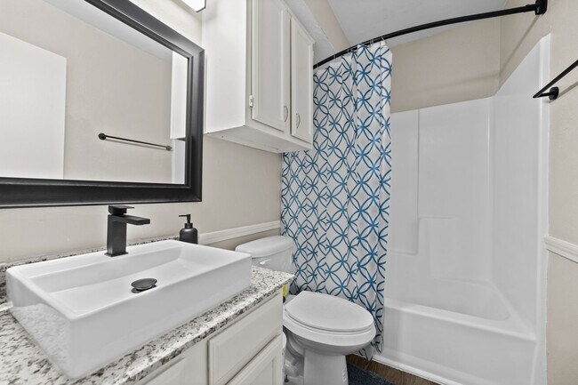 Building Photo - Your Charming 2/1 Apartment in Waxahachie ...
