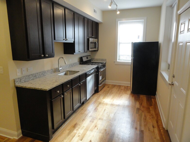 Building Photo - 4846 N Drake Ave