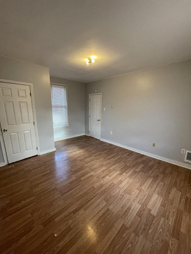 Building Photo - 456 Woodlane Ave