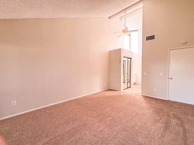 Building Photo - Placentia Lakes 2 bed, 2 bath Townhome for...