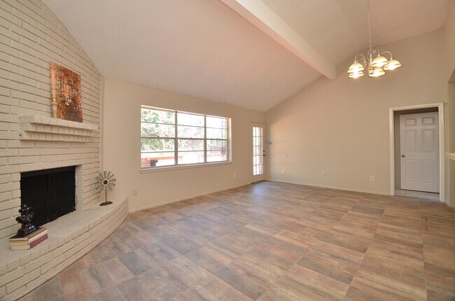 Building Photo - 522 Whippoorwill Dr