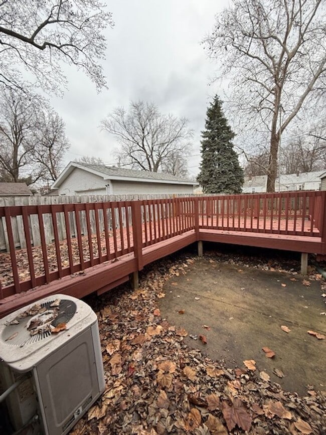 Building Photo - 2662 S 7th St