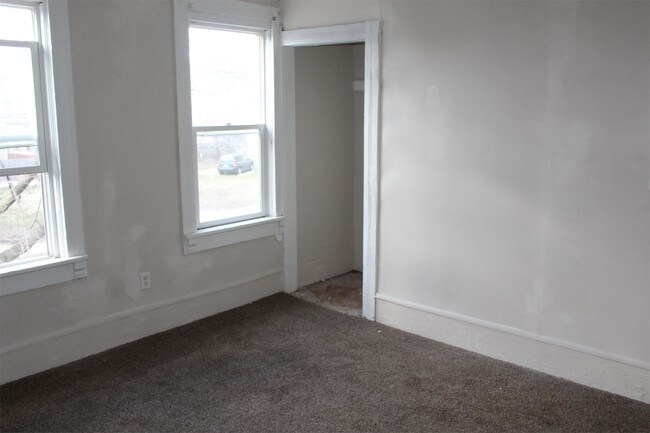 Building Photo - 3064 Seymour Ave