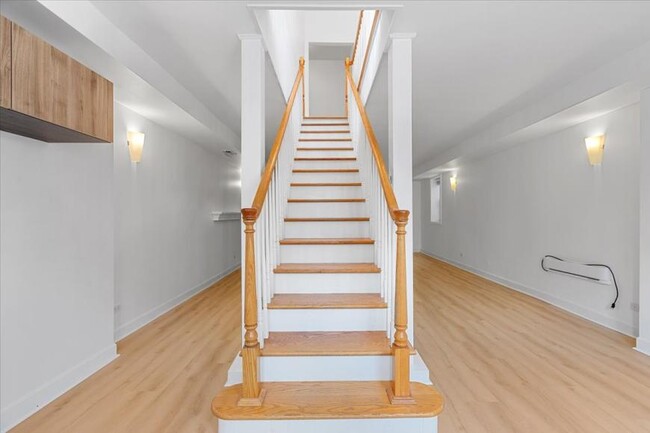 Building Photo - 4 bedroom in Chicago IL 60626